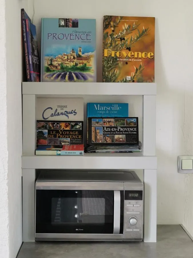 Guest House Provencal Vitrolles  0*, Vitrolles (Bouches-du-Rhone) Fransa